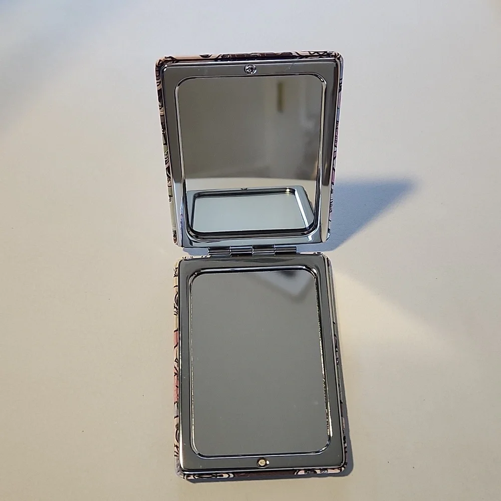 Labubu compact mirror - Picture 2 of 2